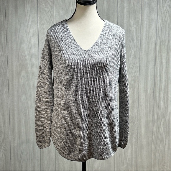 H&M Heather Gray V-Neck Sweater Size Small - Picture 1 of 9